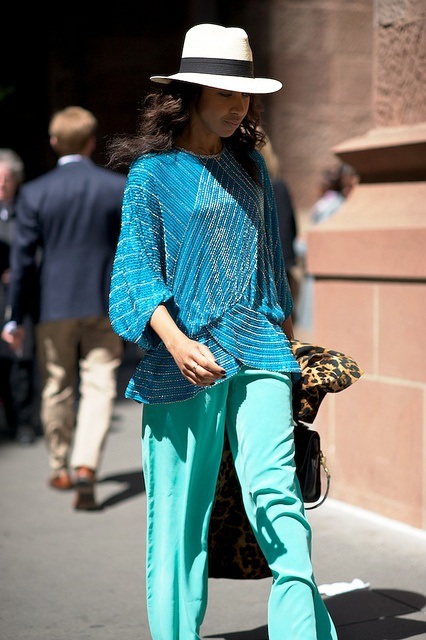 Fashion trend: Οι αποχρώσεις του μπλε στο παντελόνι σας - Φωτογραφία 13