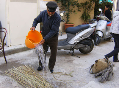 Ο καρεκλάς ήρθε στην πόλη! - Φωτογραφία 2