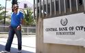 Μαζική αποχώρηση τραπεζικών καταθέσεων από την Κύπρο