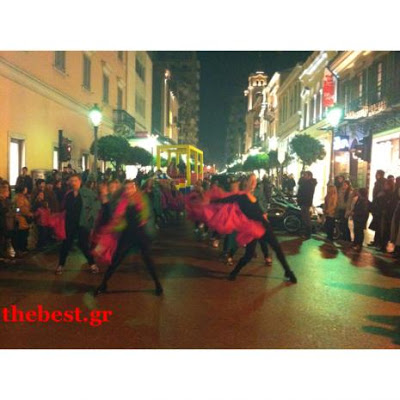 Πάτρα: Σε εξέλιξη η παρέλαση των σχολών χορού- Κέφι και ζωντάνια στο κέντρο - Δείτε φωτό - Φωτογραφία 2
