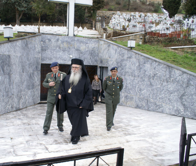 ΚΑΣΤΟΡΙΑ: Επιμνημόσυνη Δέηση για τους πεσόντες του Έθνους - Φωτογραφία 1