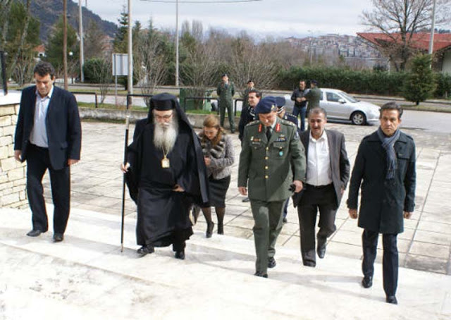 ΚΑΣΤΟΡΙΑ: Επιμνημόσυνη Δέηση για τους πεσόντες του Έθνους - Φωτογραφία 2