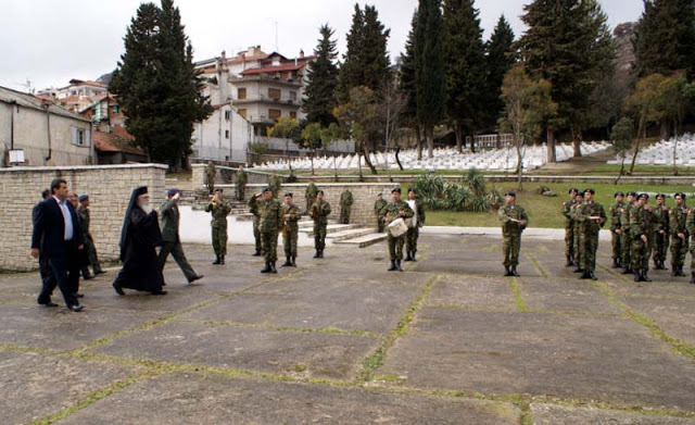 ΚΑΣΤΟΡΙΑ: Επιμνημόσυνη Δέηση για τους πεσόντες του Έθνους - Φωτογραφία 3