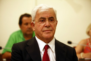 Ποιος είναι ο Τάκης Αθανασόπουλος που παραιτήθηκε από το ΤΑΙΠΕΔ - Φωτογραφία 1