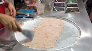 Πως φτιάχνουν παγωτό στην Ταϊλάνδη (video) - Φωτογραφία 1