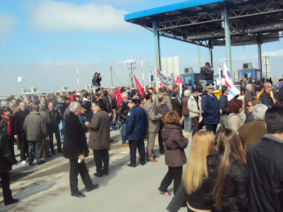 Χιλιάδες πολίτες απελευθέρωσαν τα διόδια Αιγινίου - Φωτογραφία 4