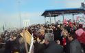 Χιλιάδες πολίτες απελευθέρωσαν τα διόδια Αιγινίου - Φωτογραφία 2