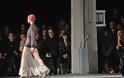 Ροζ, φούστες και στράπλες: Τα trends που άφησε πίσω της η Εβδομάδα Μόδας στο Παρίσι - Φωτογραφία 10