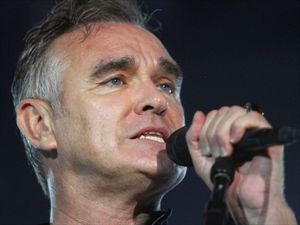 Ο Morrissey νοσηλεύεται με διπλή πνευμονία - Φωτογραφία 1