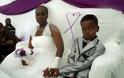 8χρονος παντρεύτηκε 61χρονη - Φωτογραφία 1