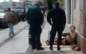 Μυτιλήνη: Του έκοψαν τη σύνταξη και... βγήκε από τα ρούχα του - Δείτε φωτό!