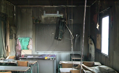 Στο γραφείο των δασκάλων οι μαθητές του 25ου δημοτικού Ευόσμου, μετά τη φωτιά στην προκατασκευασμένη αίθουσα - Φωτογραφία 2