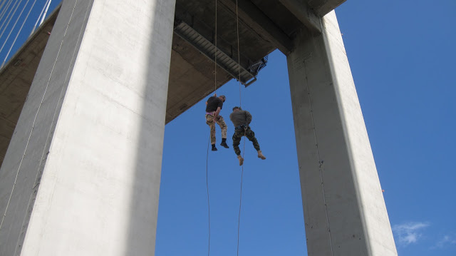 Άσκηση Μονάδας Εφέδρων Καταδρομών Μ.Ε.Κ. στην Υψηλή γέφυρα της Χαλκίδας - Φωτογραφία 43