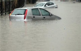 Δεκάδες επιχειρήσεις και σπίτια επλήγησαν από τις πλημμύρες στη Σάμο - Φωτογραφία 1