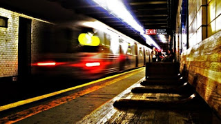 Εικονική Βιβλιοθήκη στο μετρό της Νέας Υόρκης! Δείτε το εντυπωσιακό βίντεο! - Φωτογραφία 1