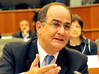 Λιποθύμησε ο ευρωβουλευτής Γ. Παπαστάμκος ενώ προέδρευε στο Kοινοβούλιο - Nοσηλεύεται σε σοβαρή κατάσταση - Φωτογραφία 1