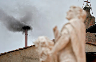 0 Πώς δημιουργείται ο λευκός ή ο μαύρος καπνός που βγαίνει από την Capella Sistina; - Φωτογραφία 1