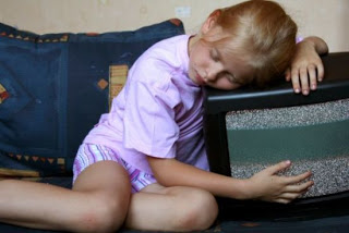 ΕΡΕΥΝΑ Οι πολλές ώρες τηλεόρασης ανεβάζουν την πίεση των παιδιών - Φωτογραφία 1