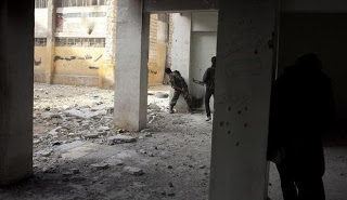 Συγκλονιστικές φωτογραφίες από το βομβαρδισμένο Χαλέπι - Φωτογραφία 6