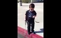 O θρίαμβος της θέλησης ενός 4χρονου τυφλού παιδιού [video]