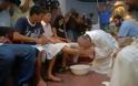 Ο Πάπας Φραγκίσκος πλένει και φιλά τα πόδια ναρκομανών (ΦΩΤΟΓΡΑΦΙΕΣ)