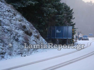 Χιονίζει στο δρόμο Λαμίας - Καρπενησίου - Φωτογραφία 3