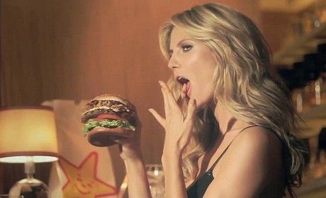 Η Heidi Klum αποπλανεί νεαρό άντρα με ένα τεράστιο ζουμερό burger - Φωτογραφία 4