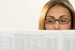 Οι Κυριακάτικες εφημερίδες κυκλοφορούν αυτό το Σάββατο