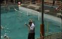 Φιλικός αγώνας πόλο στο σφραγισμένο κολυμβητήριο Μυτιλήνης με διαιτητή τον Βουλευτή Παύλο Βογιατζή