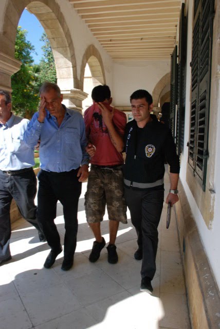 Κύπρος / Όμηρος των Μυστικών Υπηρεσιών ο μοιραίος υπουργός οικονομικών. Είχε συλληφθεί σε gay όργια στα κατεχόμενα...!!! - Φωτογραφία 4