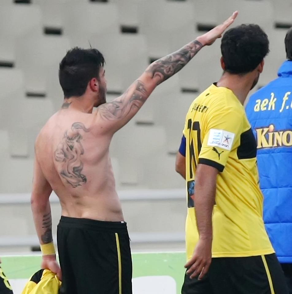 Νίκη-θρίλερ για ΑΕΚ, σάλος με τον ναζιστικό χαιρετισμό του Κατίδη! - Φωτογραφία 2