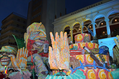 Πάτρα: Η νυχτερινή ποδαράτη παρέλαση του Πατρινού Καρναβαλιού 2013 - Φωτογραφία 3