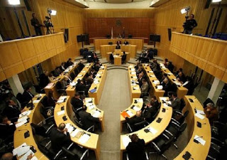 Αναβλήθηκε η ψηφοφορία για το κούρεμα των κυπριακών καταθέσεων - Φωτογραφία 1