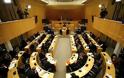 Αναβλήθηκε η ψηφοφορία για το κούρεμα των κυπριακών καταθέσεων