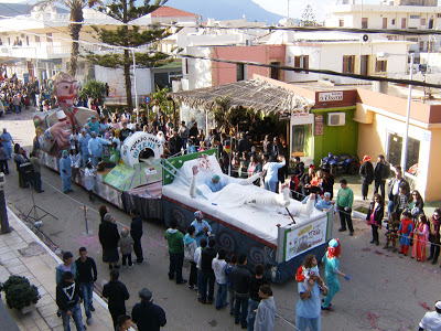 Στους ρυθμούς του καρναβαλιού η Κρήτη [Video] - Φωτογραφία 2