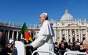 Πονοκέφαλος στην ασφάλεια του Πάπα προκαλεί ο αυθορμητισμός του