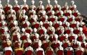 Οι Καρδινάλιοι περιμένουν την… επόμενη εκλογή Πάπα
