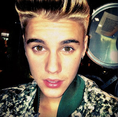 Ο Bieber ξύρισε το... ανύπαρκτο μουστάκι του - Φωτογραφία 2