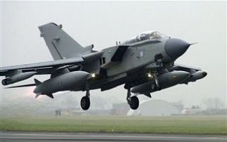 Πολεμικό αεροσκάφος με χρήματα έστειλε η Αγγλία στην Κύπρο - Φωτογραφία 1