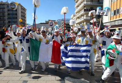 Ενθουσιασμένοι οι Ιταλοί από το Πατρινό Kαρναβάλι - Δείτε φωτο - Φωτογραφία 3