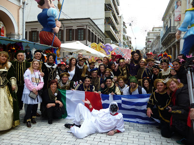 Ενθουσιασμένοι οι Ιταλοί από το Πατρινό Kαρναβάλι - Δείτε φωτο - Φωτογραφία 4