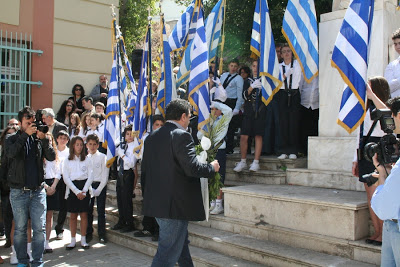 Προσκύνημα και κατάθεση στεφάνων στο άγαλμα Δασκαλογιάννη - Φωτογραφία 2