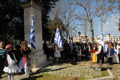 Πάτρα: Δείτε φωτo από την κατάθεση στεφάνων για την 25η Mαρτίου - Φωτογραφία 4