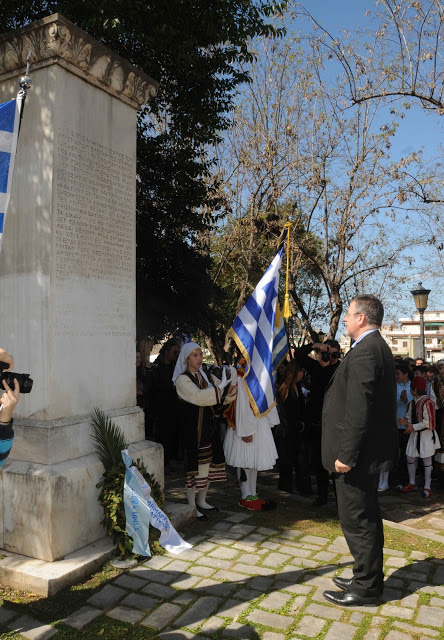 Πάτρα: Δείτε φωτo από την κατάθεση στεφάνων για την 25η Mαρτίου - Φωτογραφία 6