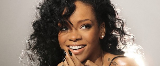 Το επίσημο remix “Pour It Up” της Rihanna… με 4 rappers! - Φωτογραφία 1