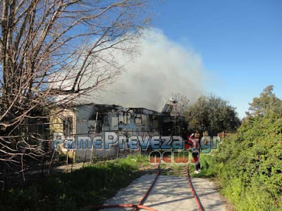 Πρέβεζα: Στις φλόγες λυόμενο στην Παργινόσκαλα - Φωτογραφία 2