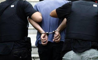 Φλώρινα: Ηρωίνη και καλάσνικοφ σε αποθήκη απόστρατου αστυνομικού - Φωτογραφία 1