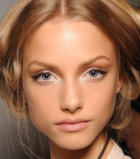 Beauty trend: Pale lips - Φωτογραφία 2