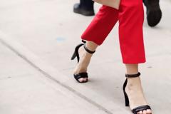 Sunday look: Φορέστε το cropped παντελόνι σας