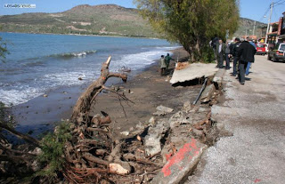 Καταστροφές σε Πέτρα, Άναξο και Συκαμιά από τη θαλασσοταραχή - Επίσκεψη Δημάρχου - Φωτογραφία 1